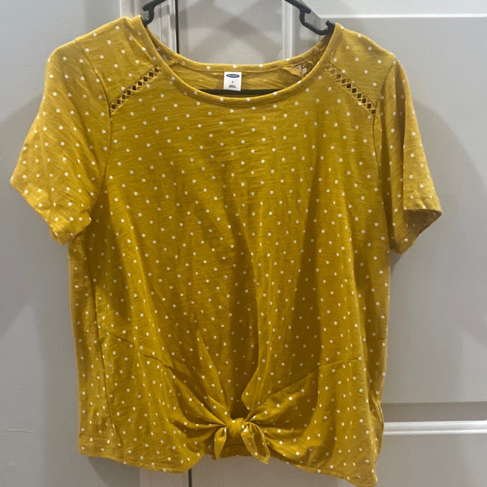 Old Navy Yellow and White Poka-dot Tee Size Small